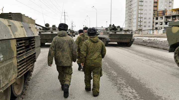 «Украинская сторона плохо идет навстречу». В Свердловскую область вернули одного из девяти пленных солдат