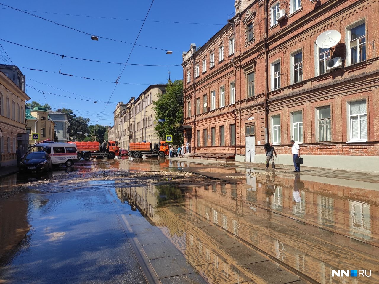 14 домов остались без воды из-за прорыва трубы в центре Нижнего Новгорода