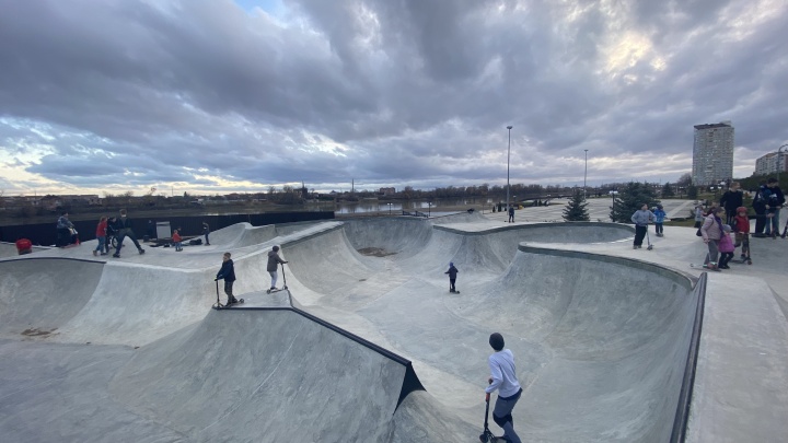 В Юбилейном микрорайоне Краснодара открылся новый скейт-парк. Фоторепортаж