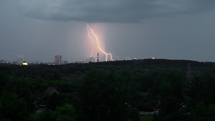 На Свердловскую область обрушатся ливни, грозы и крупный град: экстренное штормовое предупреждение