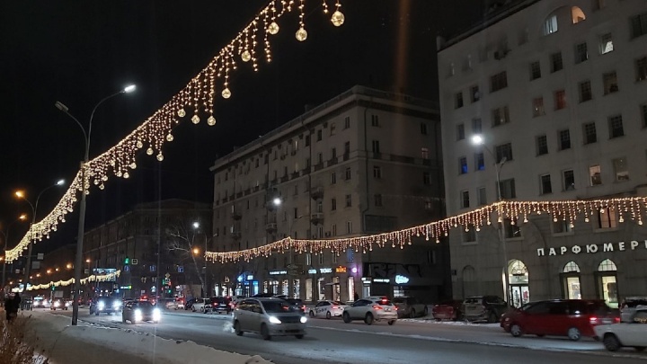 Почему новогодняя иллюминация в центре Новосибирска горит не каждый вечер? Объяснила вице-мэр Новосибирска