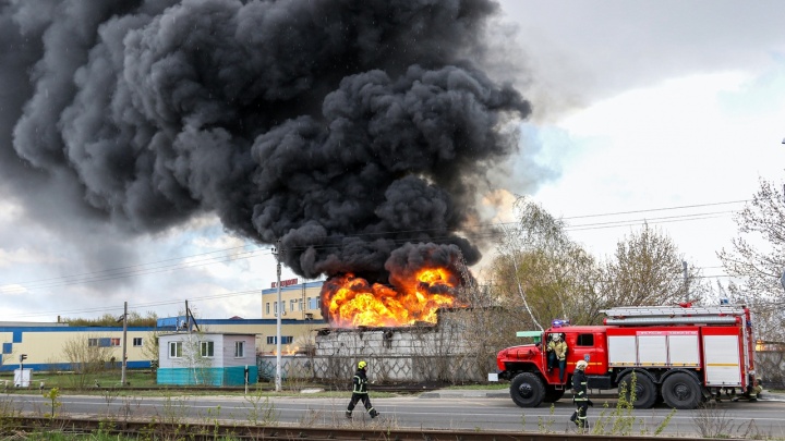 На пожаре в Дзержинске вспыхнули толуол и моноэтиленгликоль