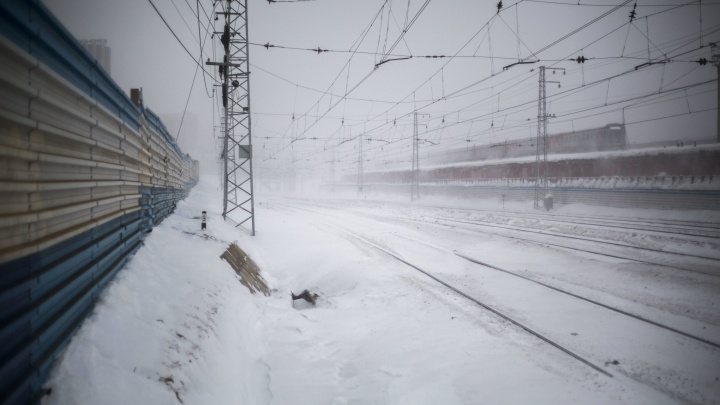 «Спешила на электричку»: товарный поезд насмерть сбил перебегавшую пути женщину под Новосибирском
