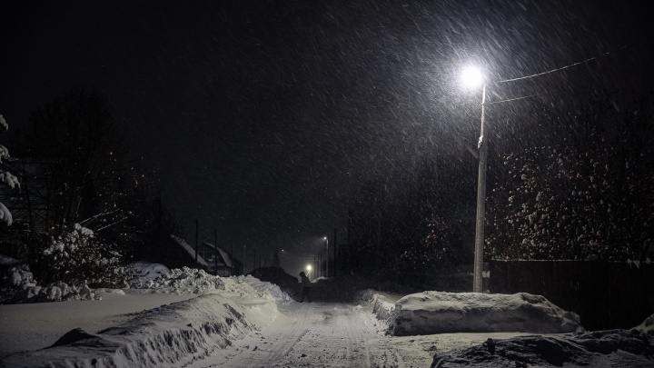 «Как по доске стиральной ездим»: кемеровчане возмущены плохой уборкой снега на дорогах