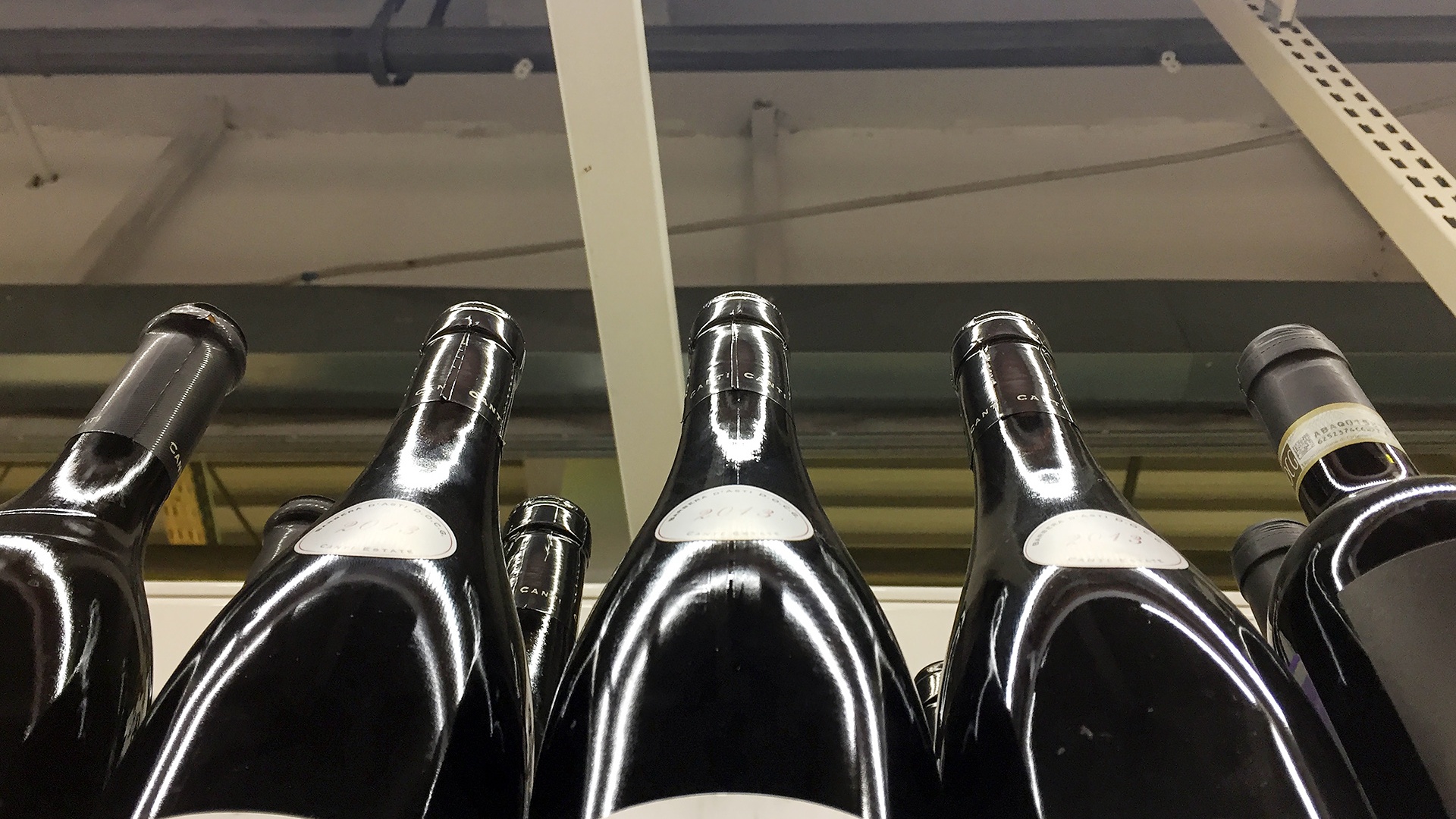 Паленые водка, коньяк и виски: более 4 тысяч литров опасного алкоголя изъяли оперативники ХМАО