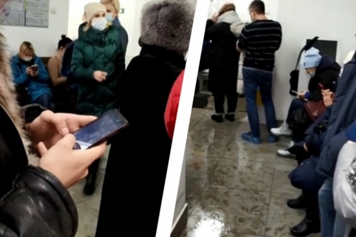 Очередь в поликлинике растянулась на весь коридор Очередь в поликлинике растянулась на весь коридор
