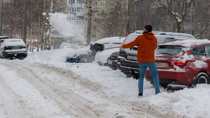 Куда северянам жаловаться на плохую уборку снега: полезные номера в одной картинке