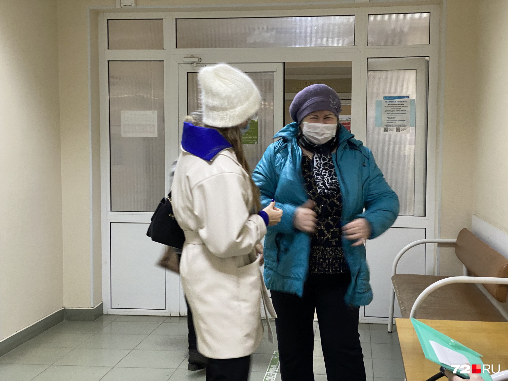 Тех, у кого код появился, отправляют в МФЦ, чтобы там его распечатали. В основном это пожилые люди, у которых нет возможности это сделать дома Тех, у кого код появился, отправляют в МФЦ, чтобы там его распечатали. В основном это пожилые люди, у которых нет возможности это сделать дома