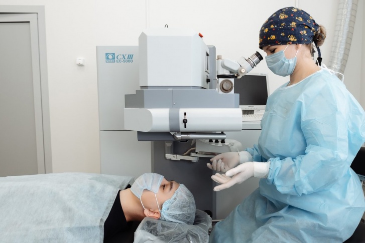 Операции по восстановлению зрения стоит доверять только надежным и опытным врачам