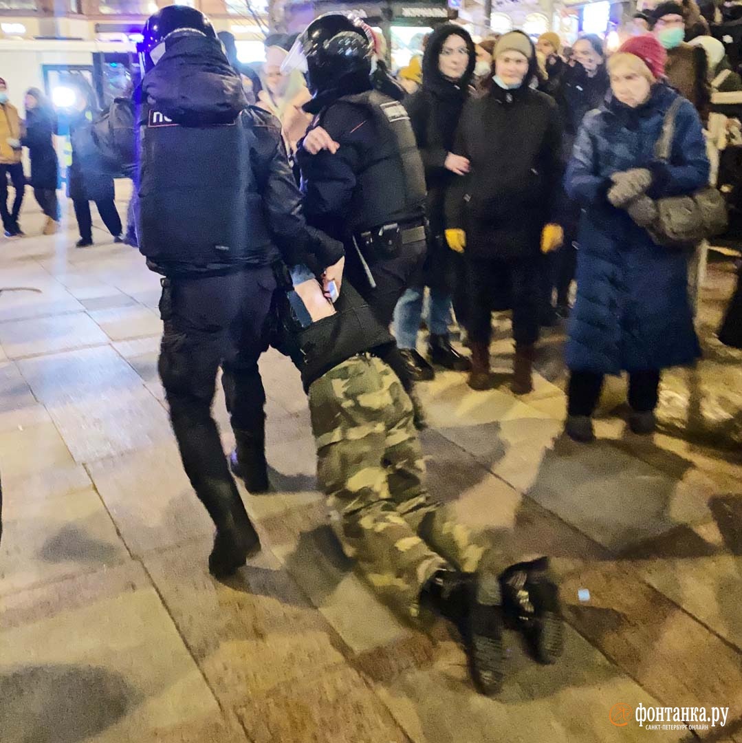 В Петербурге на митинге за мир задержали почти 50 человек | 26.02.2022 |  Санкт-Петербург - БезФормата