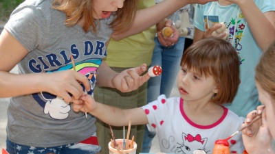 Эбру, джампинг и шествие в картонных костюмах: что ждет маленьких жителей Краснокамска в начале лета