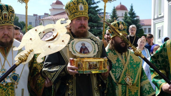 В Челябинск привезли мощи Сергия Радонежского. Смотрим, как встретили святыню православные горожане
