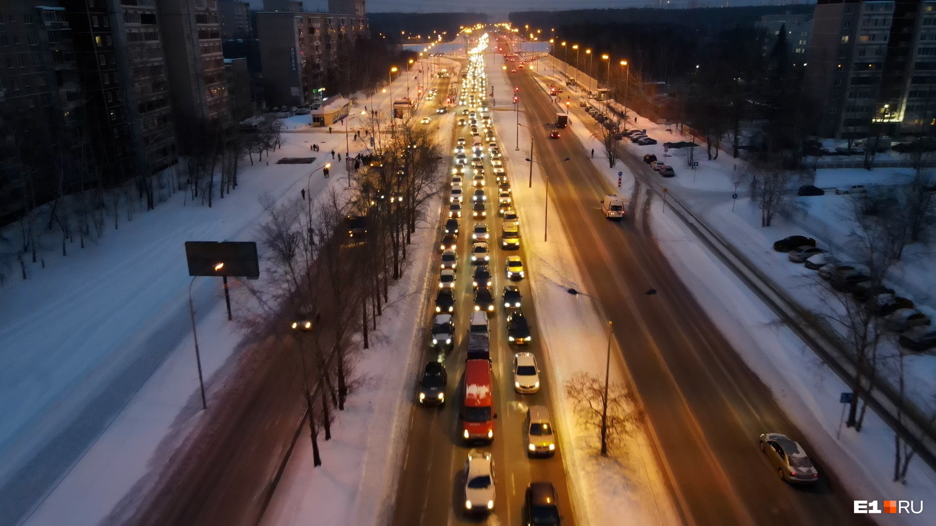 До и после: летаем над главным выездом из Академического, который перекрыли в выходные