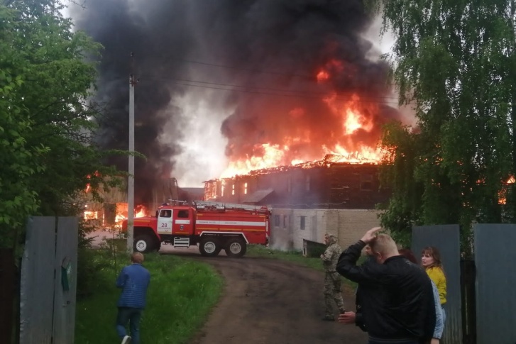 Огонь уничтожил почти всё здание