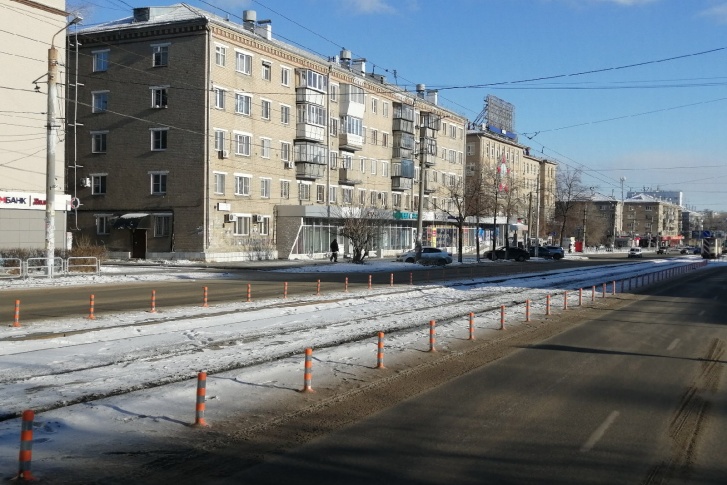 Обособлять трамвайные пути в районе пересечения Победы и Каслинской начали в середине ноября