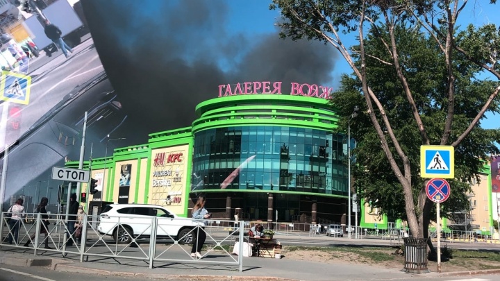 Пожар за ТЦ «Галерея Вояж» в Тюмени. В МЧС рассказали, что там горит