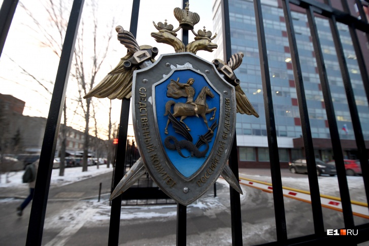 В Екатеринбурге школьница обвинила в групповом изнасиловании генерал-майора в отставке. Рассказываем, что известно