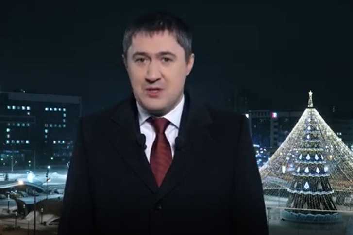 Это второе новогоднее обращение Дмитрия Махонина, первое он записывал в конце 2020 года