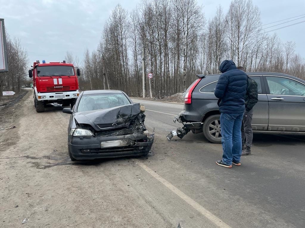 15 апреля спб. Дорожно-транспортное происшествие. Фото аварий автомобилей. Авария в Ленинградской области.