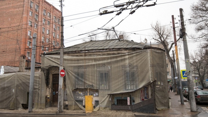 В Ростове сгорел старинный дом, который власти хотели снести, а инвестор — отремонтировать