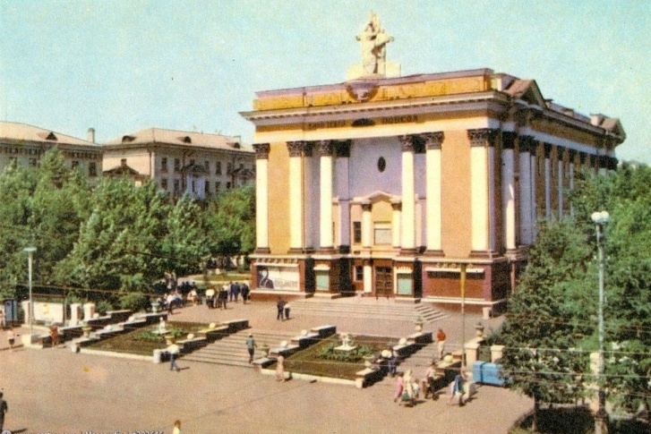 Строительство кинотеатра «Победа» длилось 4 года, с 1945 по 1949 г. Строили его пленные немцы