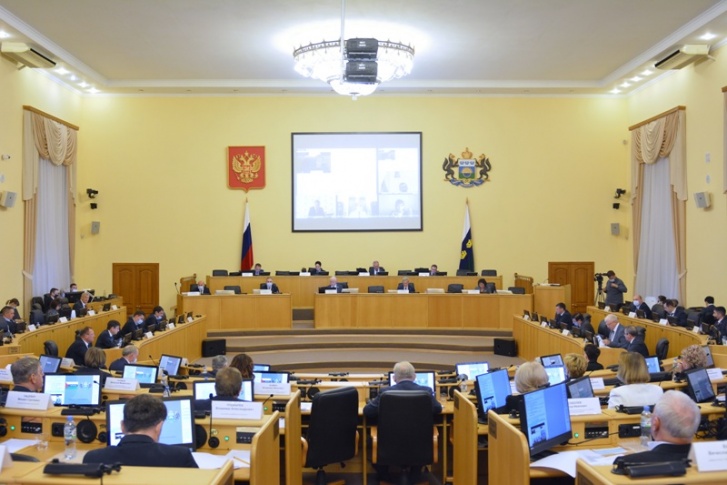 Только четыре депутата проголосовали против Только четыре депутата проголосовали против