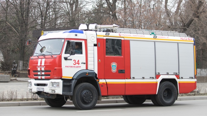 Пожарные спасли человека из горящего дома под Новокузнецком. В МЧС рассказали подробности пожара