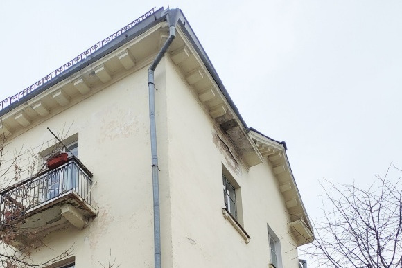 Дома-сталинки с виду крепкие, выглядят лучше и уж точно симпатичнее многих других домов Тольятти