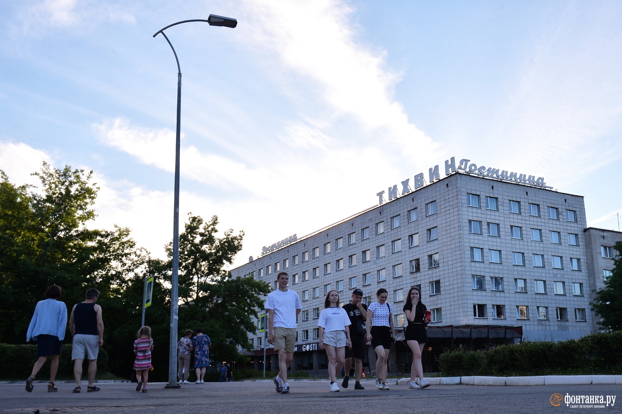 Молодежь старается вырваться из тихого уголка. Многие в поисках лучшей доли уезжают в Москву и Петербург