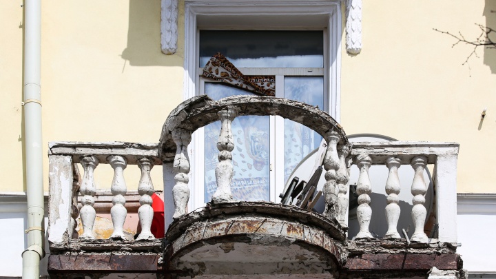 Умирает эпоха: в Уфе на домах, построенных при Сталине, разрушаются фигурные балконы