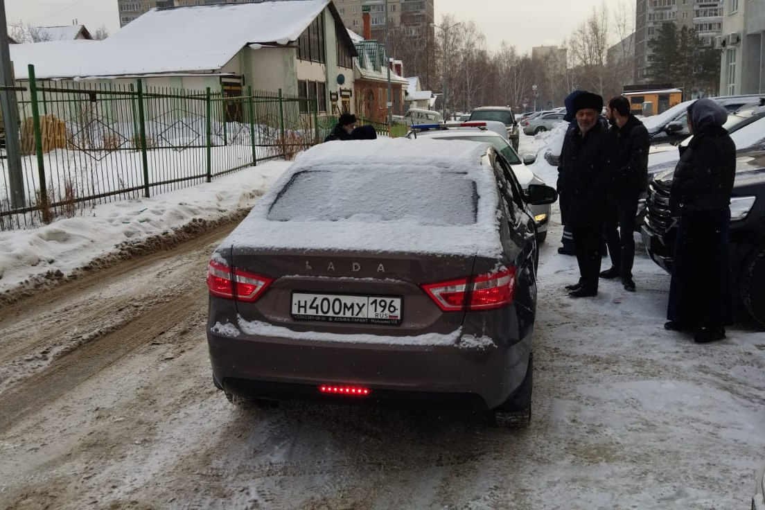 В Екатеринбурге арестовали «хамомобиль», на котором копили штрафы, удирали от гаишников и подделывали номера
