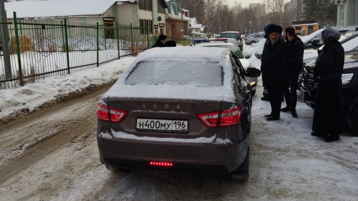 В Екатеринбурге арестовали «хамомобиль», на котором копили штрафы, удирали от гаишников и подделывали номера