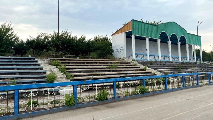 Разбитый бетон и сломанные скамейки: как выглядит стадион «Труд» на родине премьер-министра Башкирии