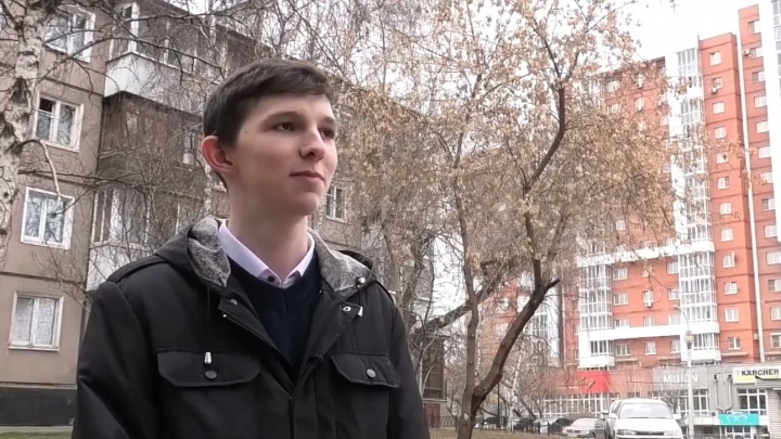 МВД наградило подростка из Иркутска — он отвлек внимание мужчины, угрожавшего сбросить сына с 14-го этажа