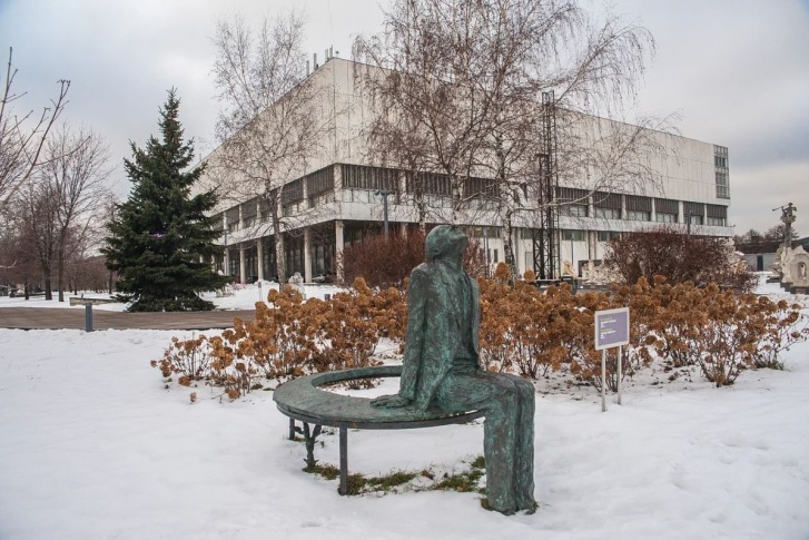 Монумент академика исчез из парка «Музеон»