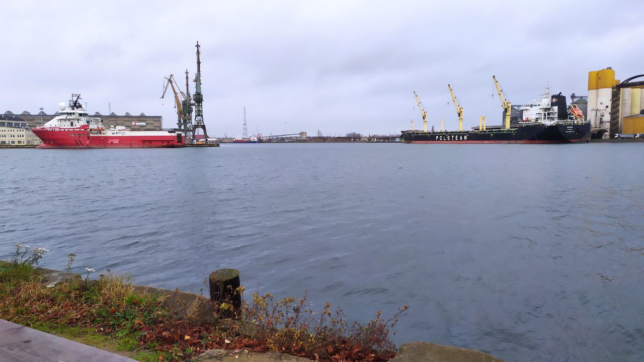 Вид на Гданьскую бухту, переходящую в Балтийское море Вид на Гданьскую бухту, переходящую в Балтийское море