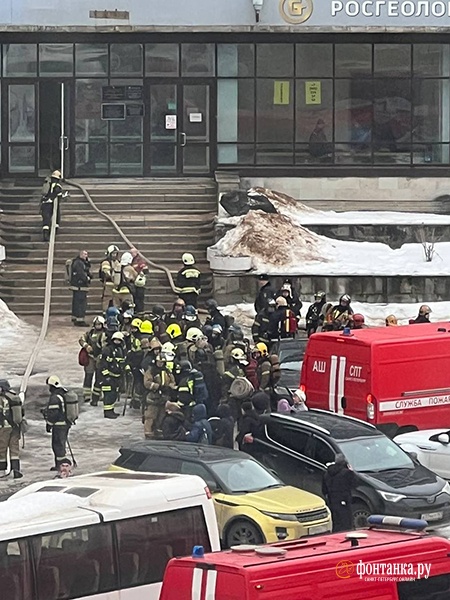 У станции «Приморская» горит «шайба», в которой располагается Севзапгеология и подразделение СПбГУ