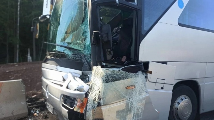 В ДТП с экскурсионным автобусом на трассе М-5 в Челябинской области пострадали 9 человек
