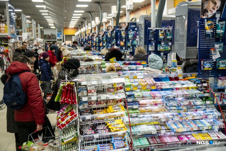 После падения рубля и введения санкций многие магазины временно снимали ценники с товаров — это незаконно