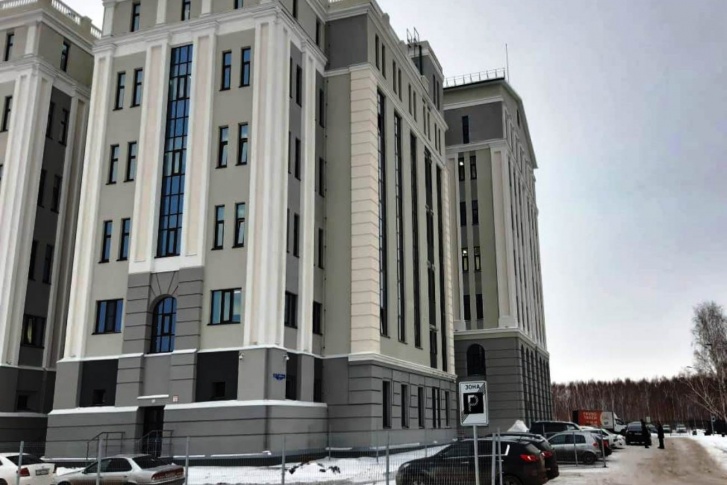 Омский областной суд закончили строить в декабре