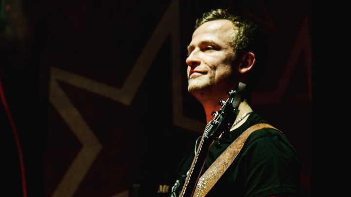 «Не успел закончить много песен»: в Уфе скончался известный бас-гитарист