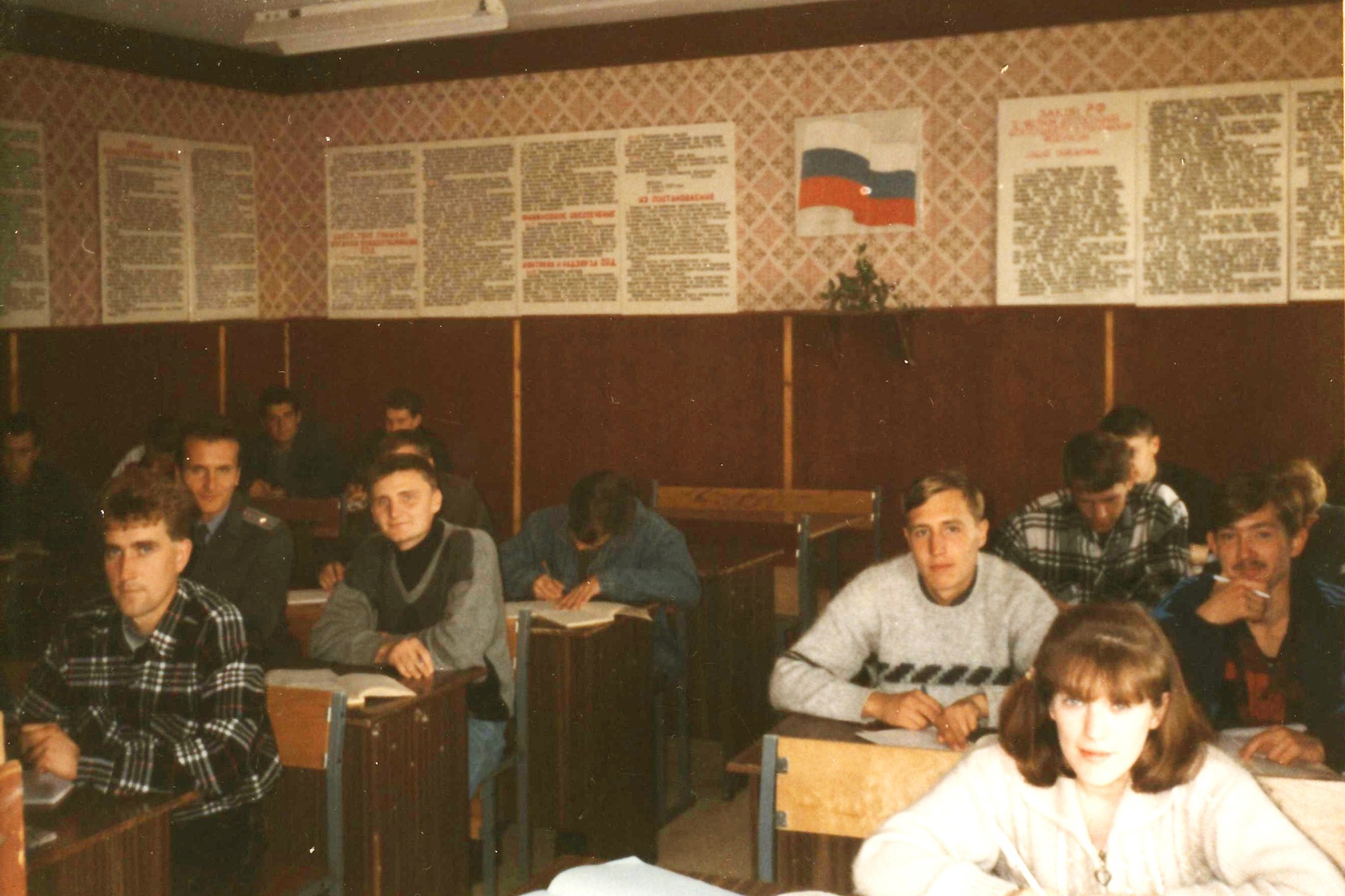 На снимке класс в учебке школы милиции в Тобольске, где проходят обучение действующие и будущие силовики