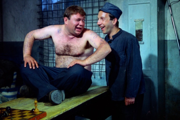 В фильме «Джентльмены удачи» Крамаров сыграл роль Косого В фильме «Джентльмены удачи» Крамаров сыграл роль Косого