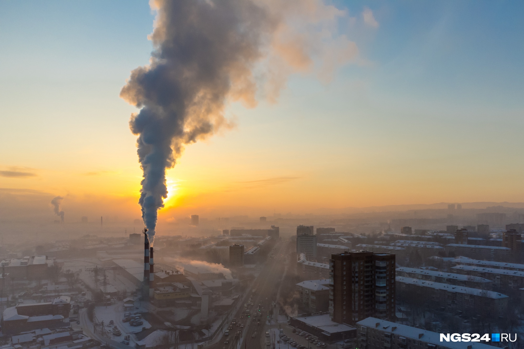 Воздух красноярск. Красноярск черное небо 2021. НМУ Красноярск. Смог в Красноярске. Режим черного неба Красноярск.