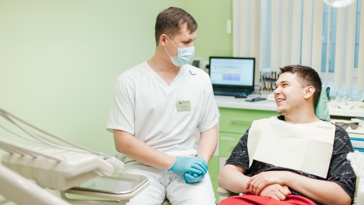 «Я делаю людям красивые улыбки и от этого счастлив»: стоматолог — о том, как любит свою работу