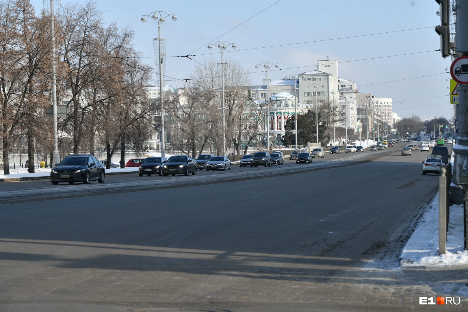В Екатеринбурге исчезли пробки. Вместе с дорогами опустели и кошельки уральских таксистов