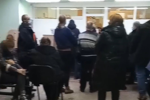 В поликлинике Рыбинска выстроилась огромная очередь