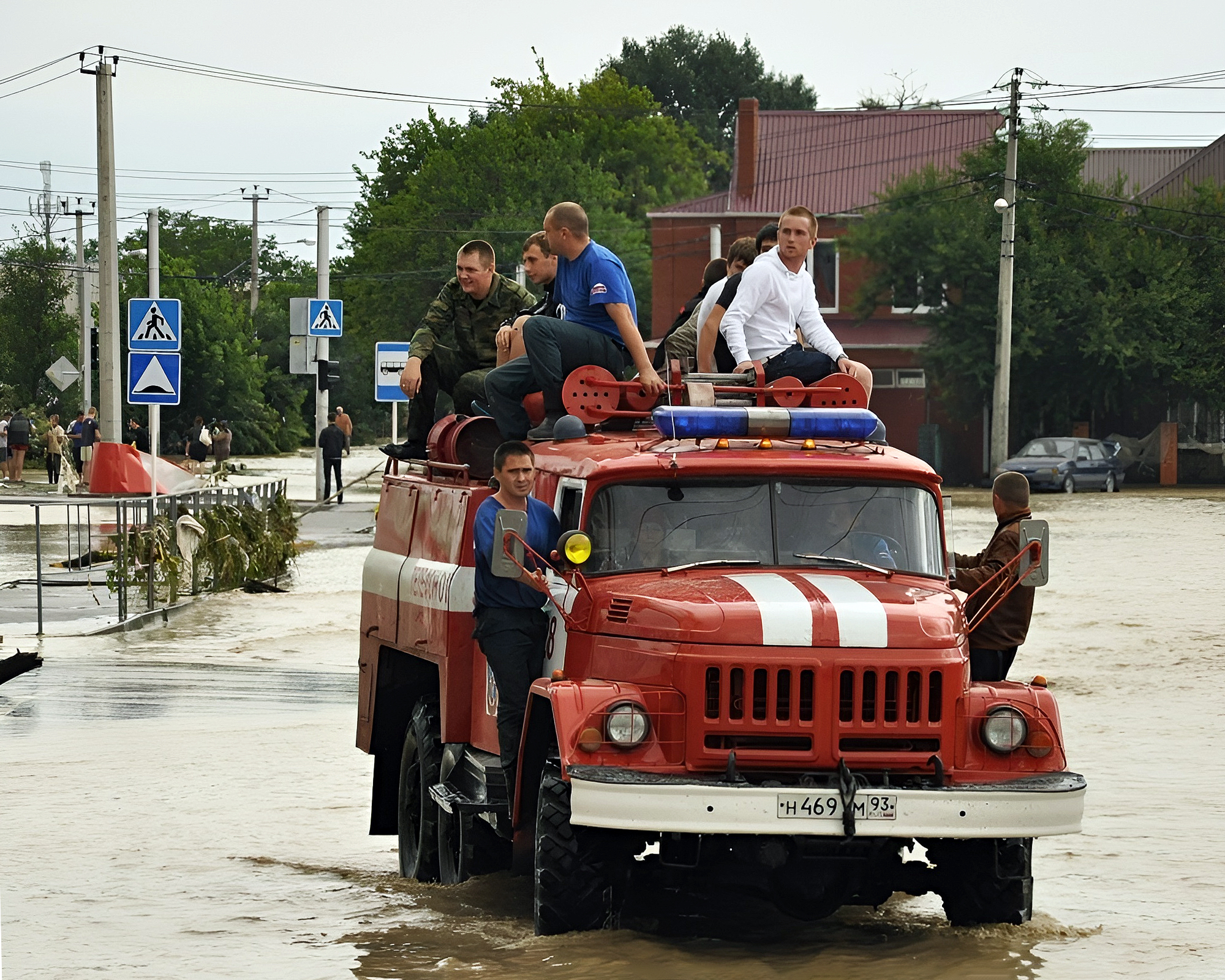 Залитые водой улицы Крымска