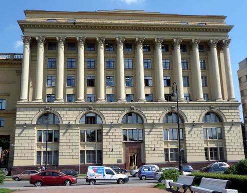 Здание ЛенНИИпроекта на Троицкой площади