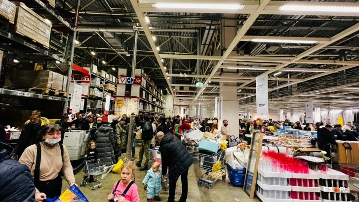 В последний день работы IKEA царил ажиотаж В последний день работы IKEA царил ажиотаж